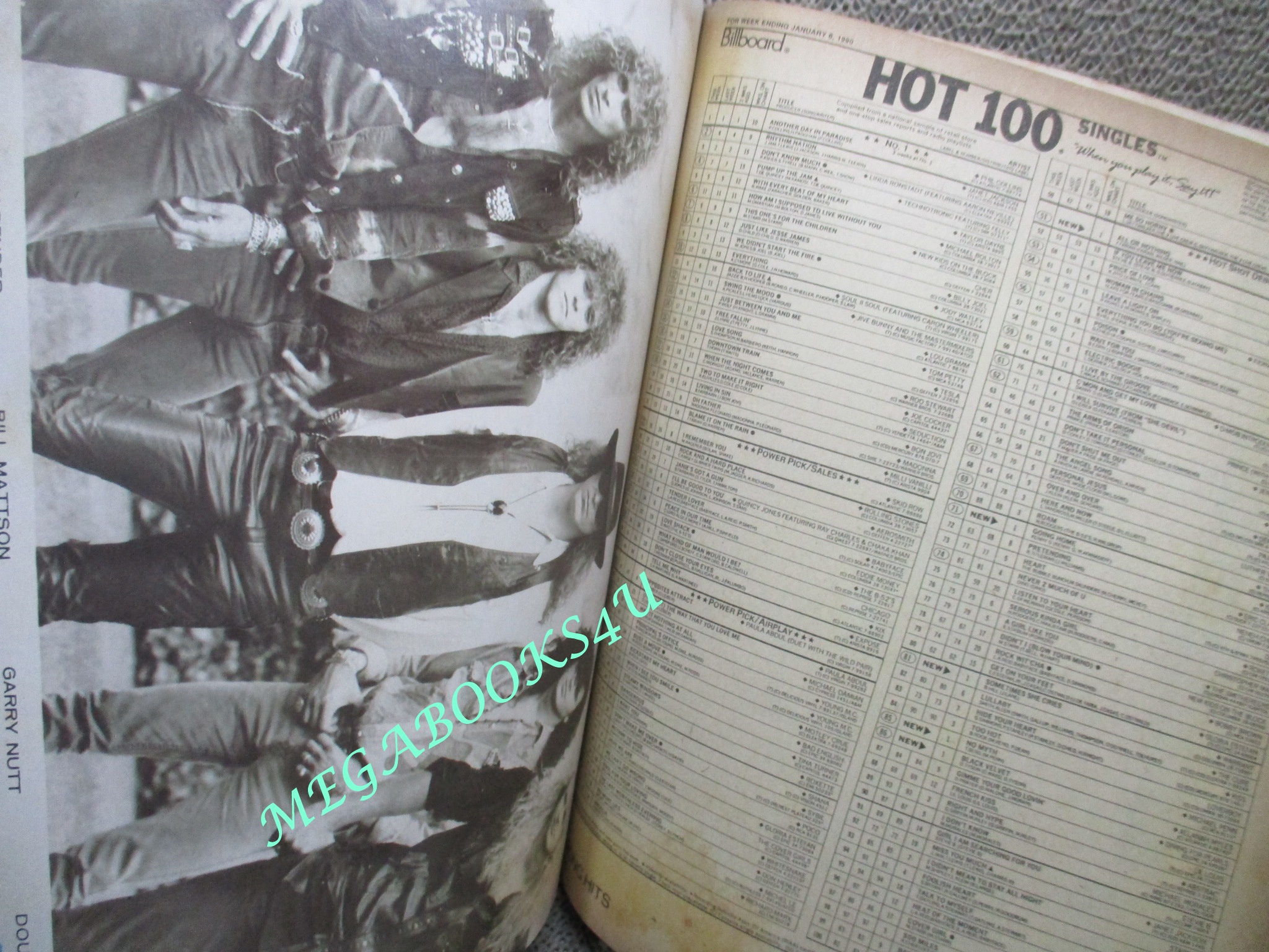 หนังสือเพลงพร้อมคอร์ดกีตาร์ เดอะกีต้าร์ THE GUITAR ฉบับที่192 ปี2533 ตำหนิ กระดาษมีคราบน้ำที่บริเวณด้านบนเล่ม