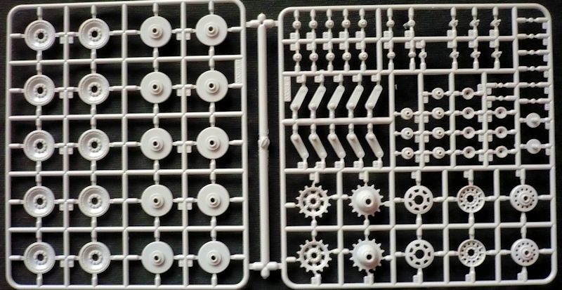 1/35 Kanonenjagdpanzer (KaJaPa) + Observation Version (BeobPz)
