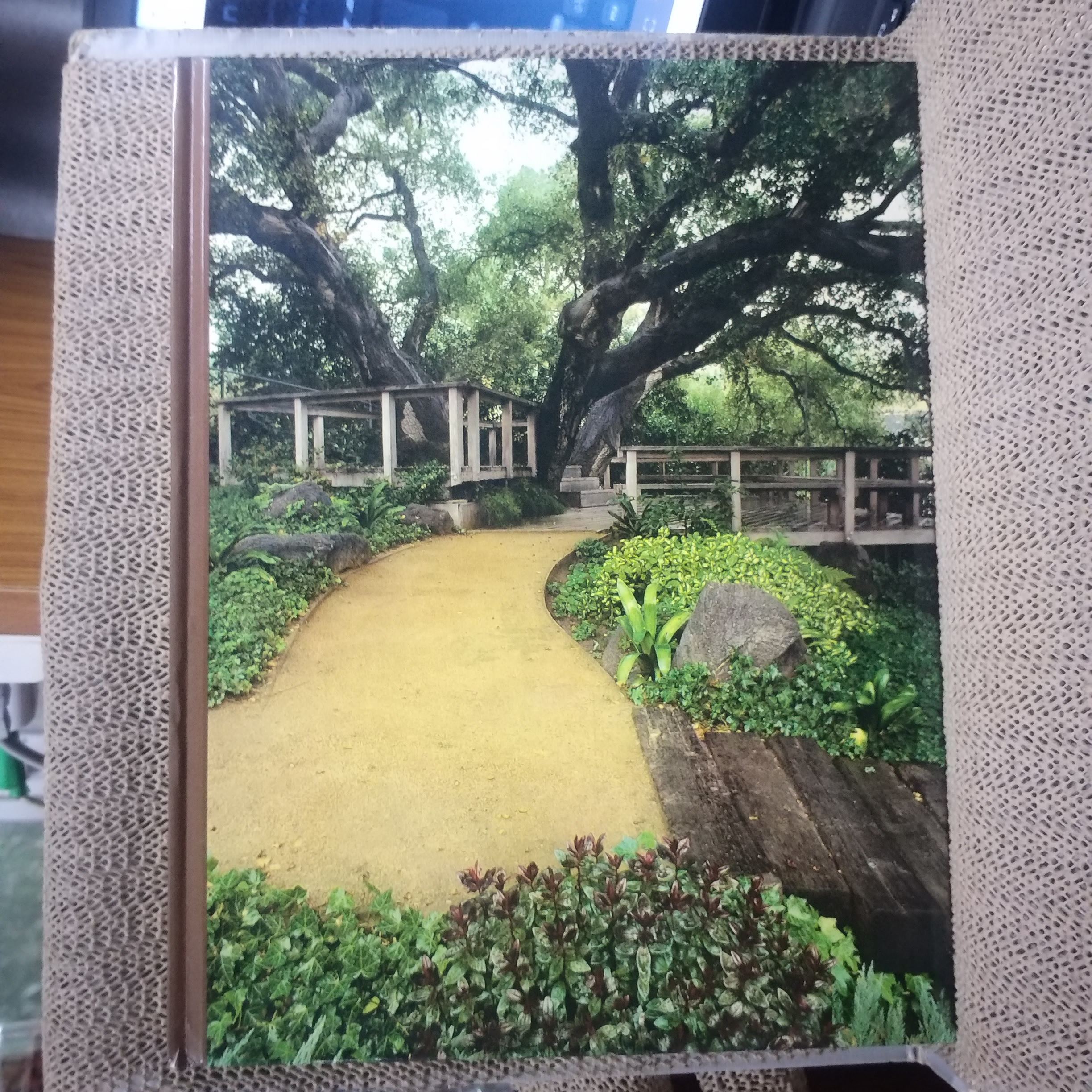 หนังสือแต่งบ้าน จัดสวน (ภาษาอังกฤษ) GARDEN CONSTRUCTION