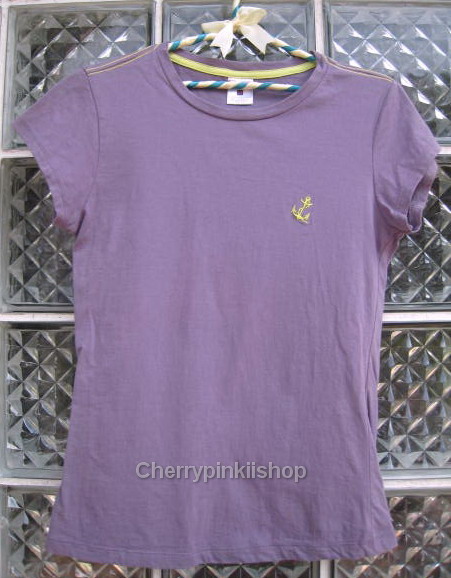 เสื้อยืดสีม่วง เดินเส้นที่บ่า ปักรูปสมอที่หน้าอกซ้าย Size M เนื้อผ้านิ่มใส่สบาย