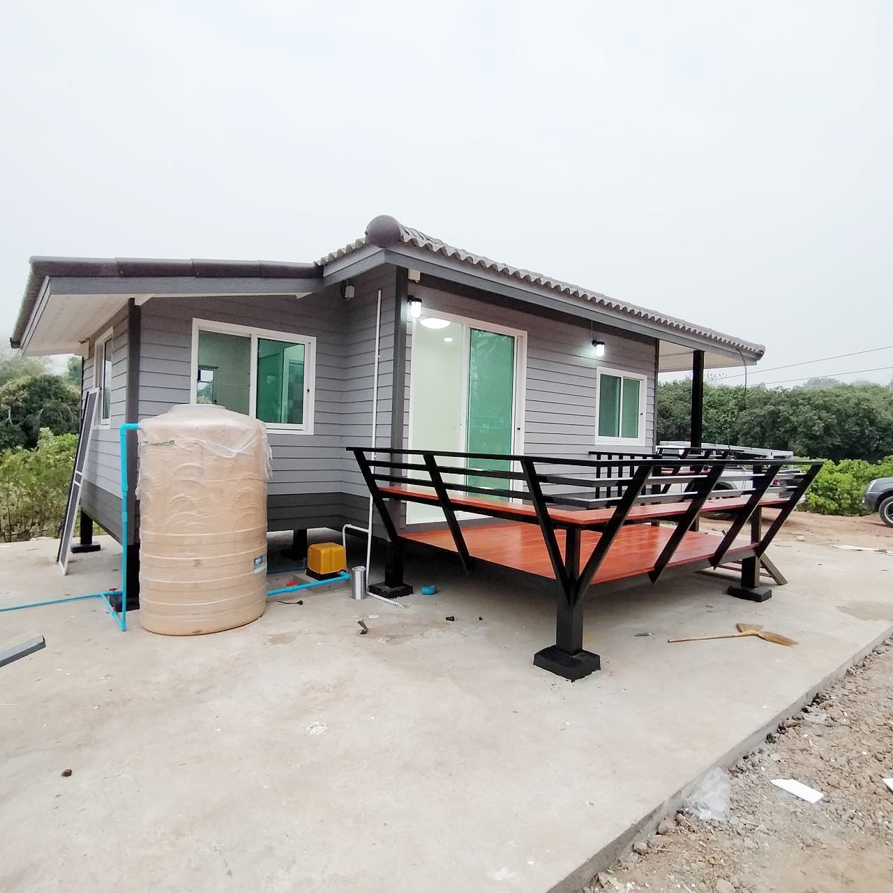 บ้านน็อคดาวน์ ขนาด 4*6 เมตร และมีครัวต่อด้านข้าง ขนาด 3*2 เมตร