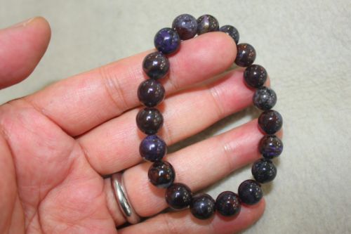 สร้อยข้อมือซูกิไลต์ (Sugilite )