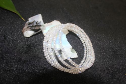 สร้อยข้อมือมูนสโตน ( Moon Stone )