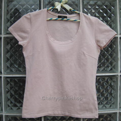 เสื้อยืดแฟชั่น ผ้าเสปนเด็กซ์ (Spandex) สีชมพูอ่อน ยี่ห้อ INED