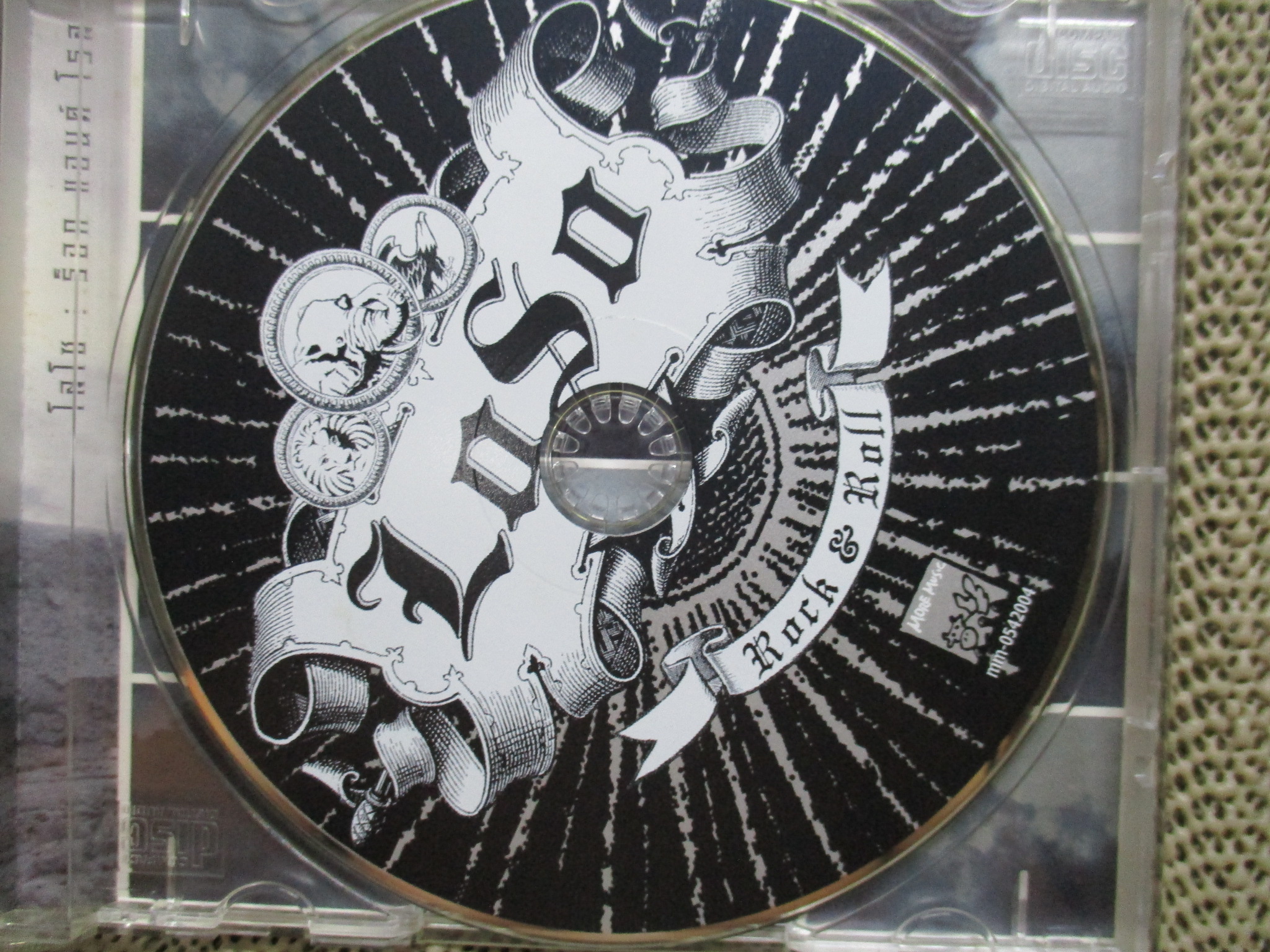 ซีดีเพลงไทยสากล โลโซ ร็อก แอนด์ โรล / LOSO ROCK & ROLL // ปกสวย แผ่นสวย มีรอยนิดเดียว โค้ด UM ขอบเลเซอร์