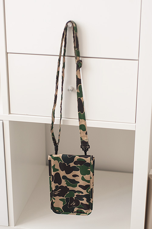 A BATHING APE® 2014 AUTUMN & WINTER COLLECTION กระเป๋าใส่โทรศัพท์ และ Passport มีสายถอดได้