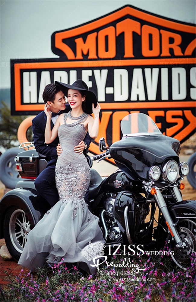 PW323 - **พรีออเดอร์ค่ะ** ชุดคู่ถ่ายพรีเวดดิ้ง (prewedding dress) & ชุดแต่งงานแฟนซี (Fancy wedding dress)ชายหญิง "ธีมสีเทา-ดำ"