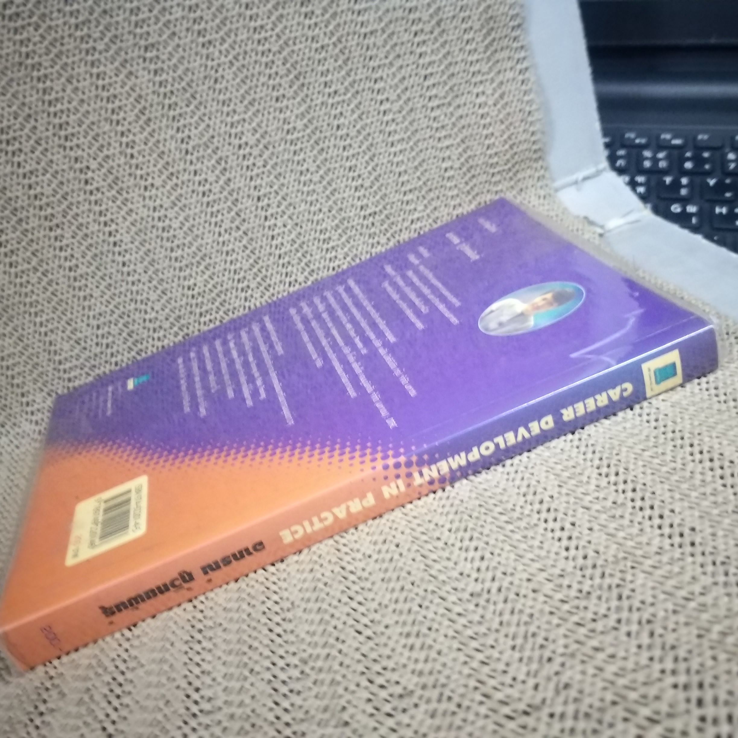 CAREER DEVELOPMENT IN PRACTICE / อาภรณ์ ภู่วิทยพันธุ์ / หนังสือที่รวบรวมแนวคิด วิธีการและตัวอย่างต่างๆ เกี่ยวกับการพัฒนาทรัพยากรมนุษย์ ในรูปแบบต่างๆ ไม่ว่าจะเป็น วิธีการขั้นตอนในการกำหนดความสามารถ / สภาพดี 90 %