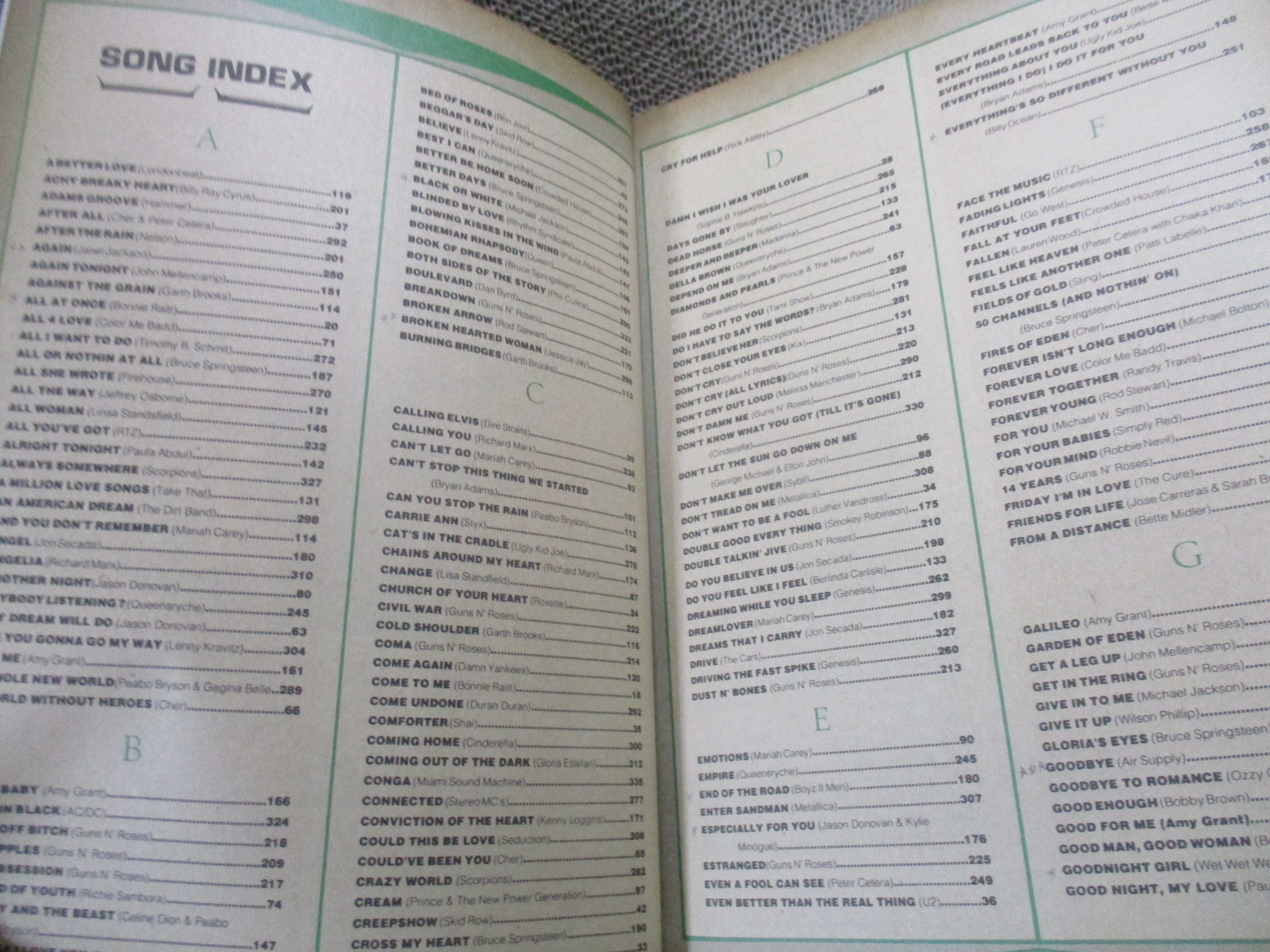 หนังสือเพลงพร้อมคอร์ดกีตาร์ LET IT BE ME YEAR BOOK 1992-1994 ตำหนิ ปกหลังมีคราบน้ำ เปิดได้ตามปกติ