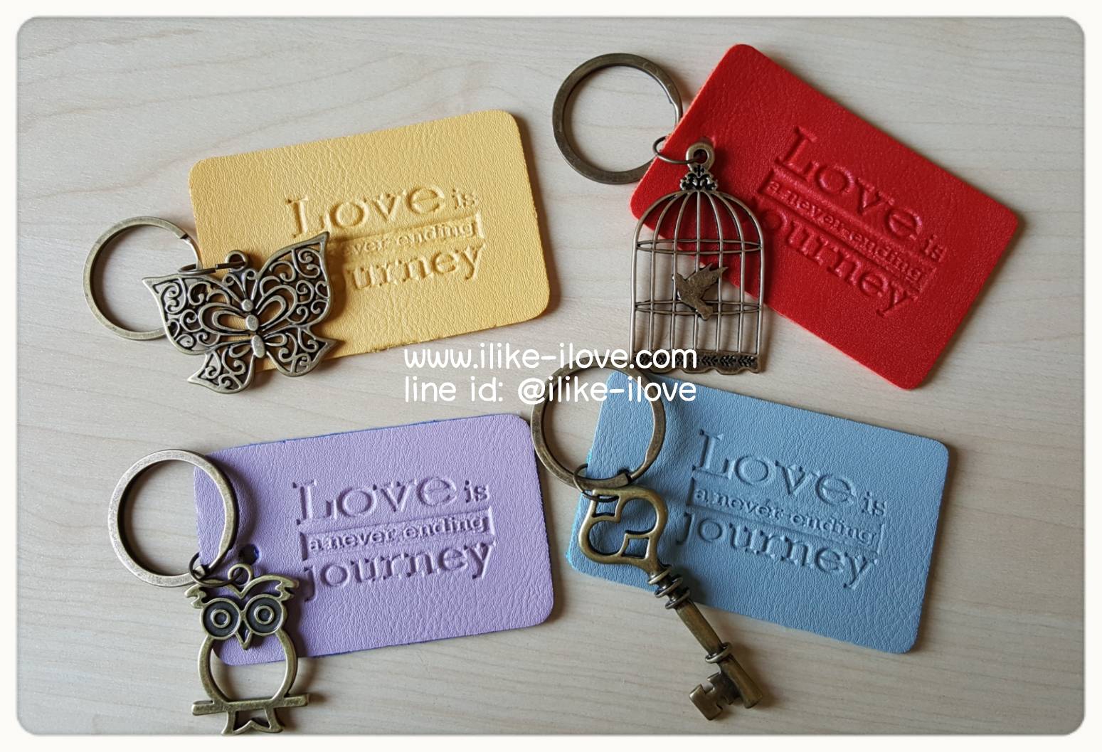 พวงกุญแจห้อยป้ายหนัง Love is journey