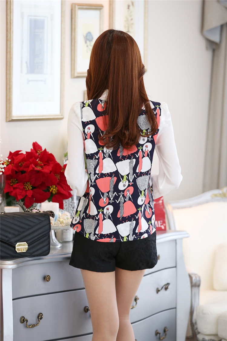 **หมดค่ะ**เสื้อชีฟองแขนยาวสีขาวใส่ทำงาน ดีเทลช่วงปกตกแต่งผ้าฉลุลายสีขาวประดับมุก ช่วงตัวผ้าตัดต่อผ้าลายกราฟฟิครูปผู้หญิง สวยคุณภาพดีเหมือนแบบค่ะ