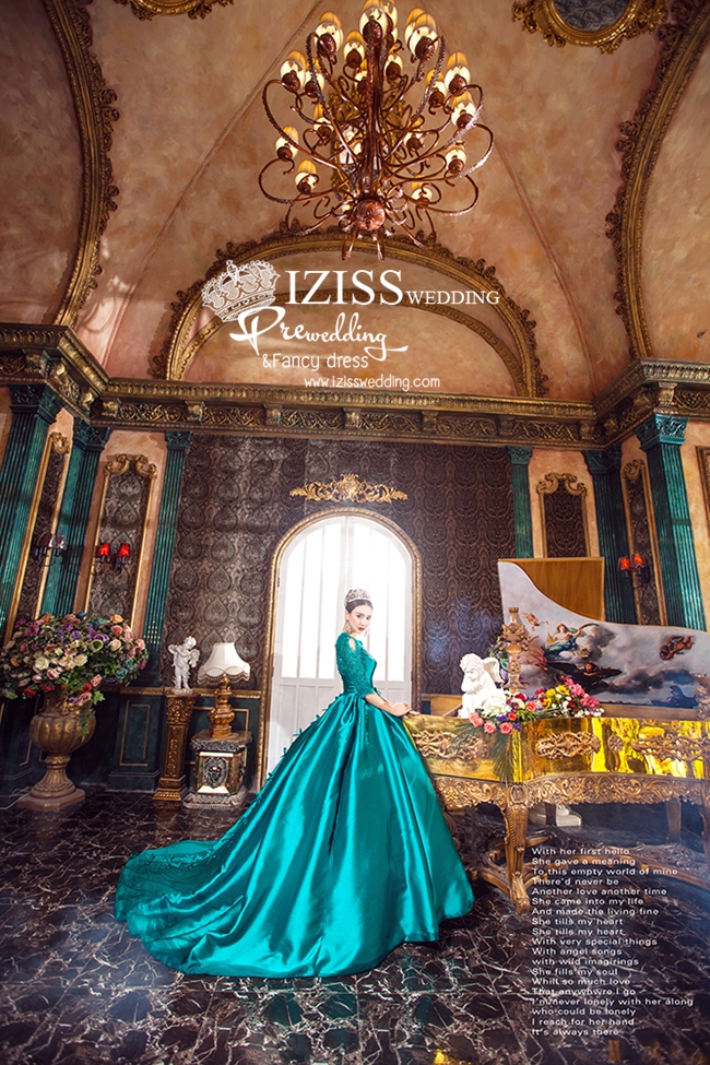 PW335- **พร้อมส่ง 12 พ.ย.ค่ะ** ชุดคู่ถ่ายพรีเวดดิ้ง (prewedding dress) & ชุดแต่งงานแฟนซี (Fancy wedding dress)ชายหญิง "ธีมสีเขียวเข้ม"