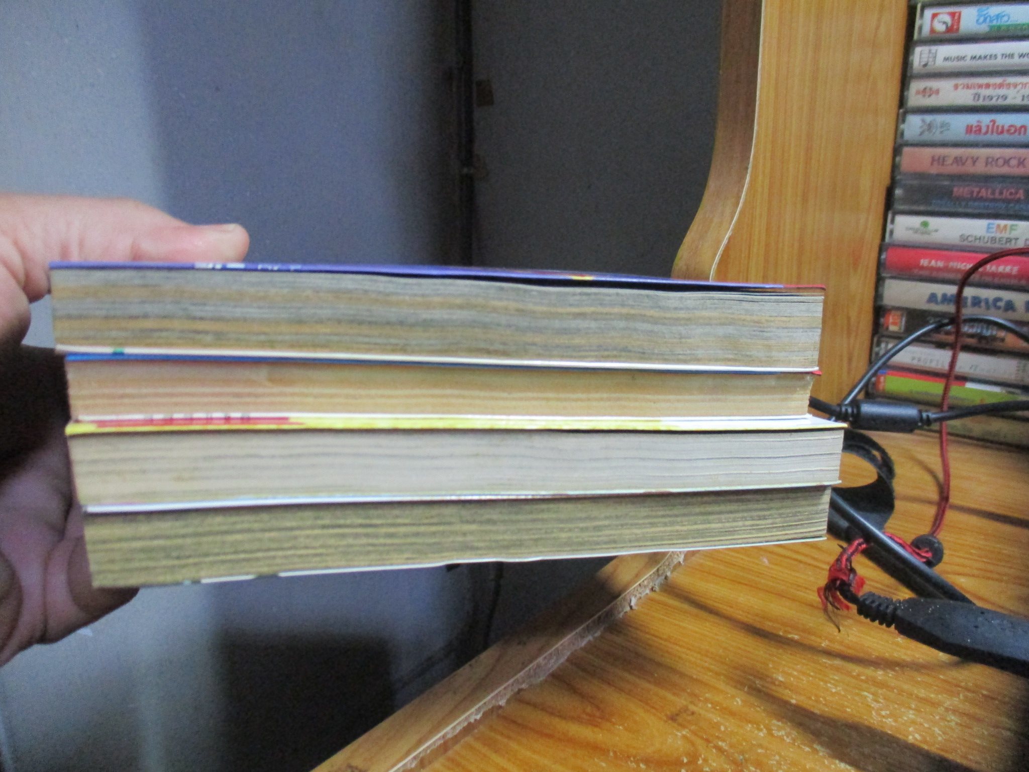 เศษการ์ตูนจำนวน 4 เล่ม