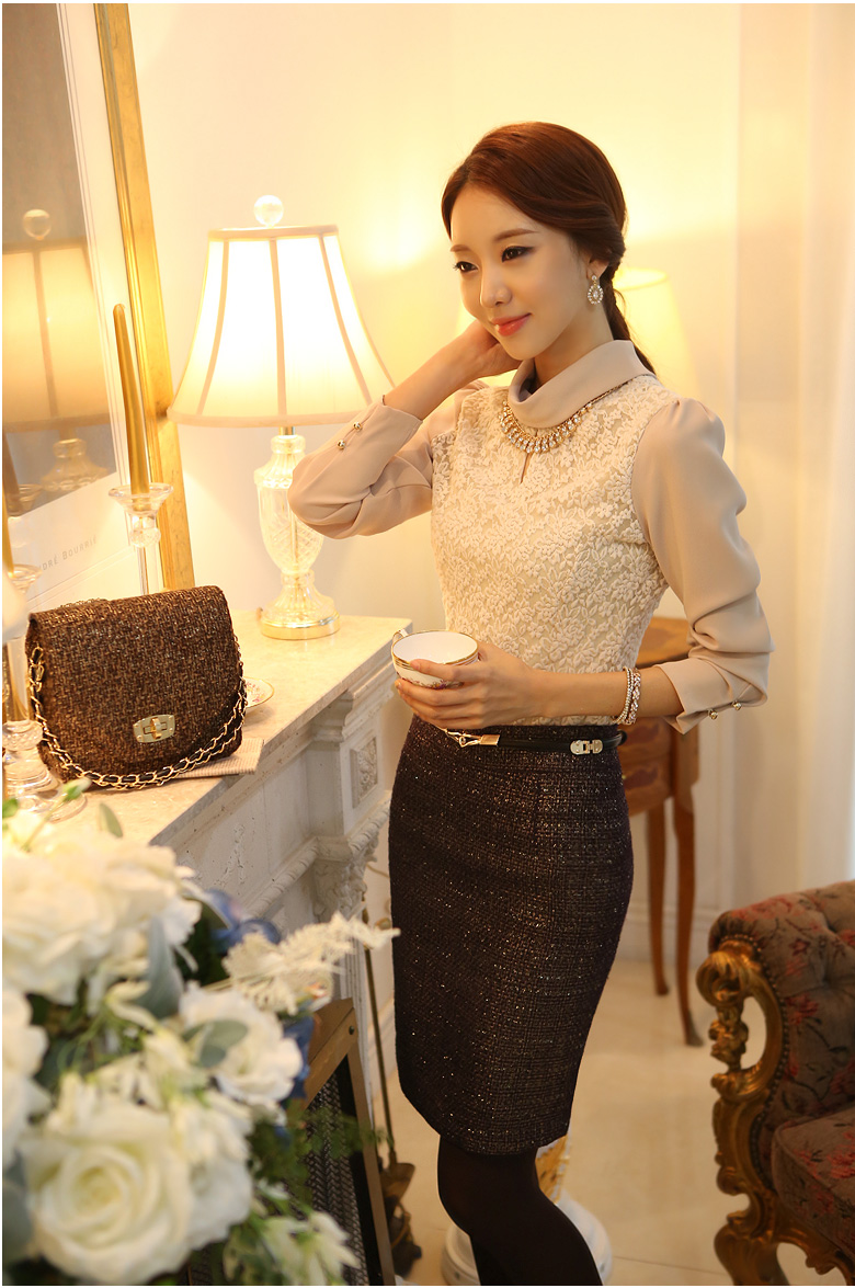 ***พร้อมส่ง*** New เสื้อผ้าลูกไม้สีครีมคอเต่าประดับสร้อยเพชร ช่วงอกแต่งผ้าลูกไม้ลายดอกสีครีม คอและแขนตัดต่อผ้าชีฟอง มีซับในสวยเหมือนแบบค่ะ