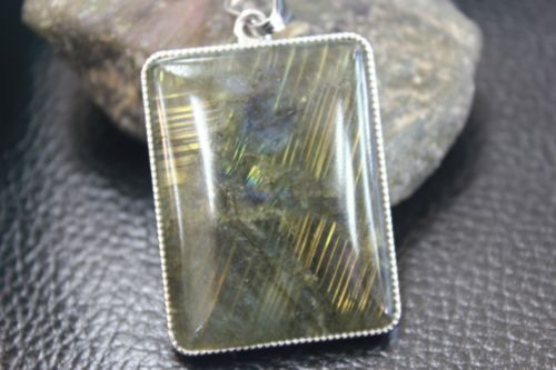 ลาบาโดไลท์ ( Labradorite )