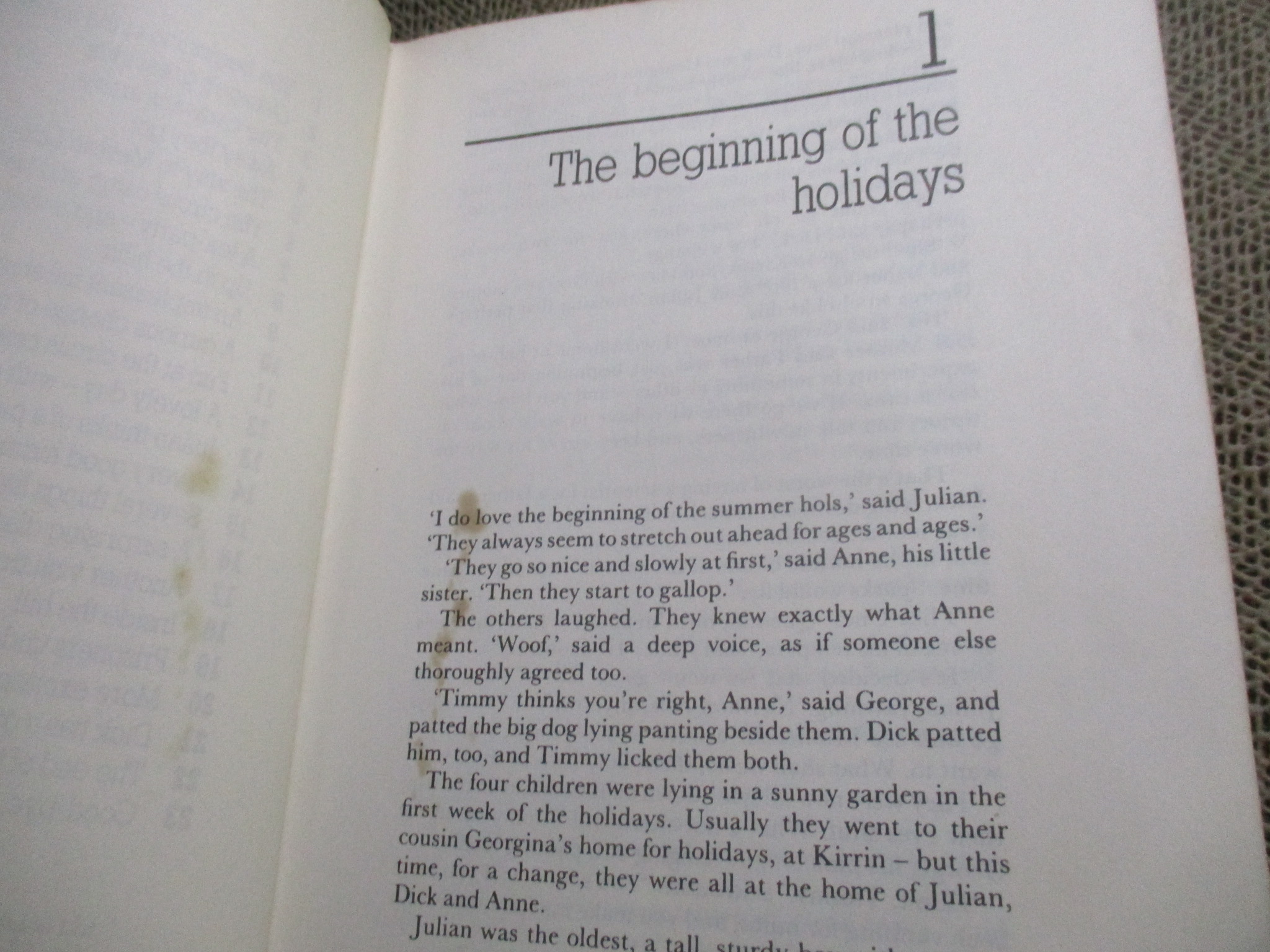 More Adventures of the Famous Five by Enid Blyton / 4 complete books in one volume / ห้าสหายผจญภัย เอนิด ไบลตัน