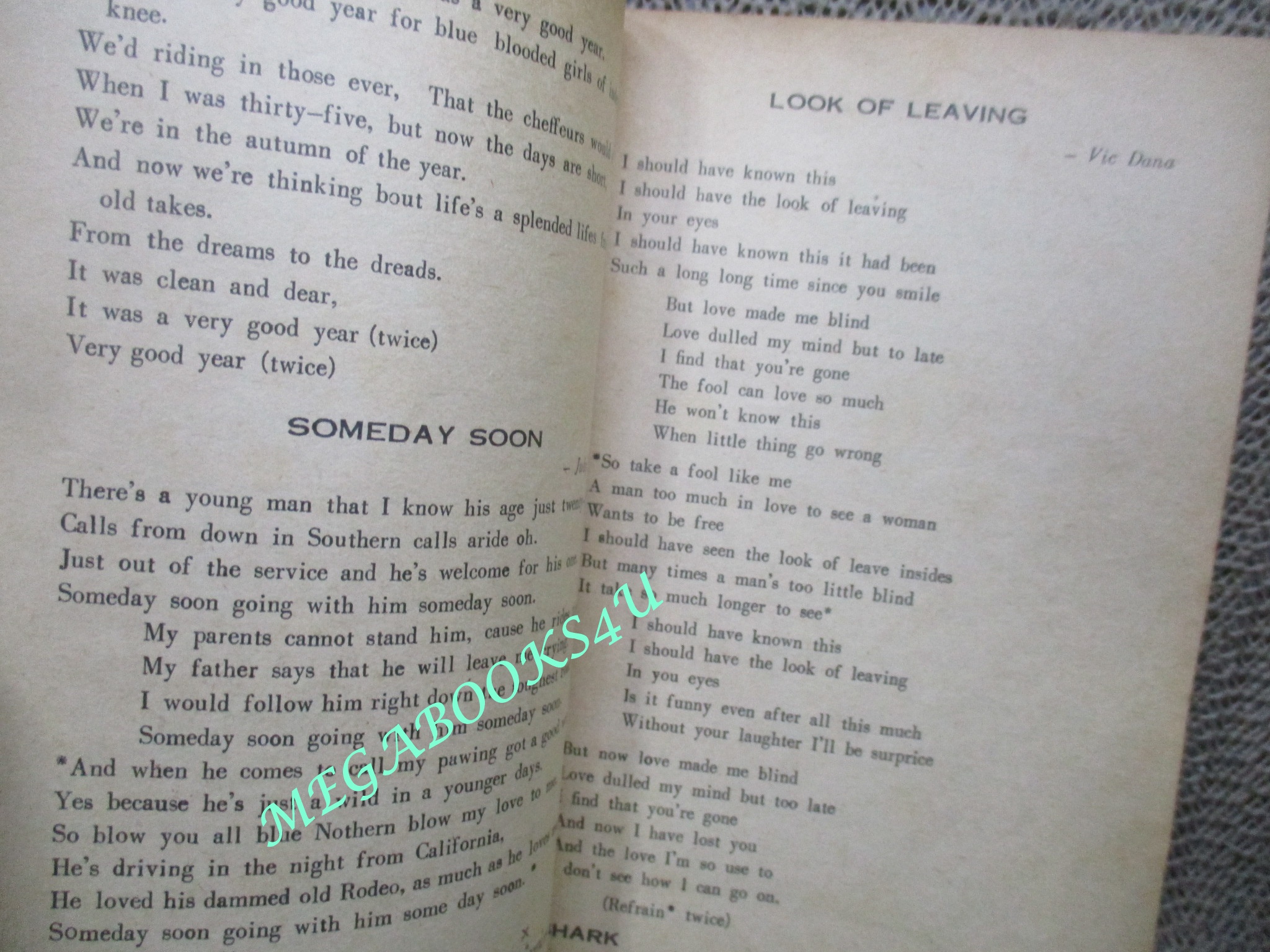 หนังสือเพลงเก่า SHARK ปี2512 (AUG-SEPT) ตำหนิ ปกหน้ามีรอยขาดตามรูป