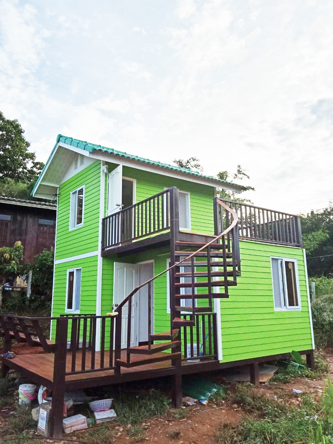 บ้านน็อคดาวน์ 2 ชั้น ขนาด ที่ 4*6 เมตร พื้นใที่ช้สวย และระเบียงทั้งชั่นบนแล้วชั้นล่าง