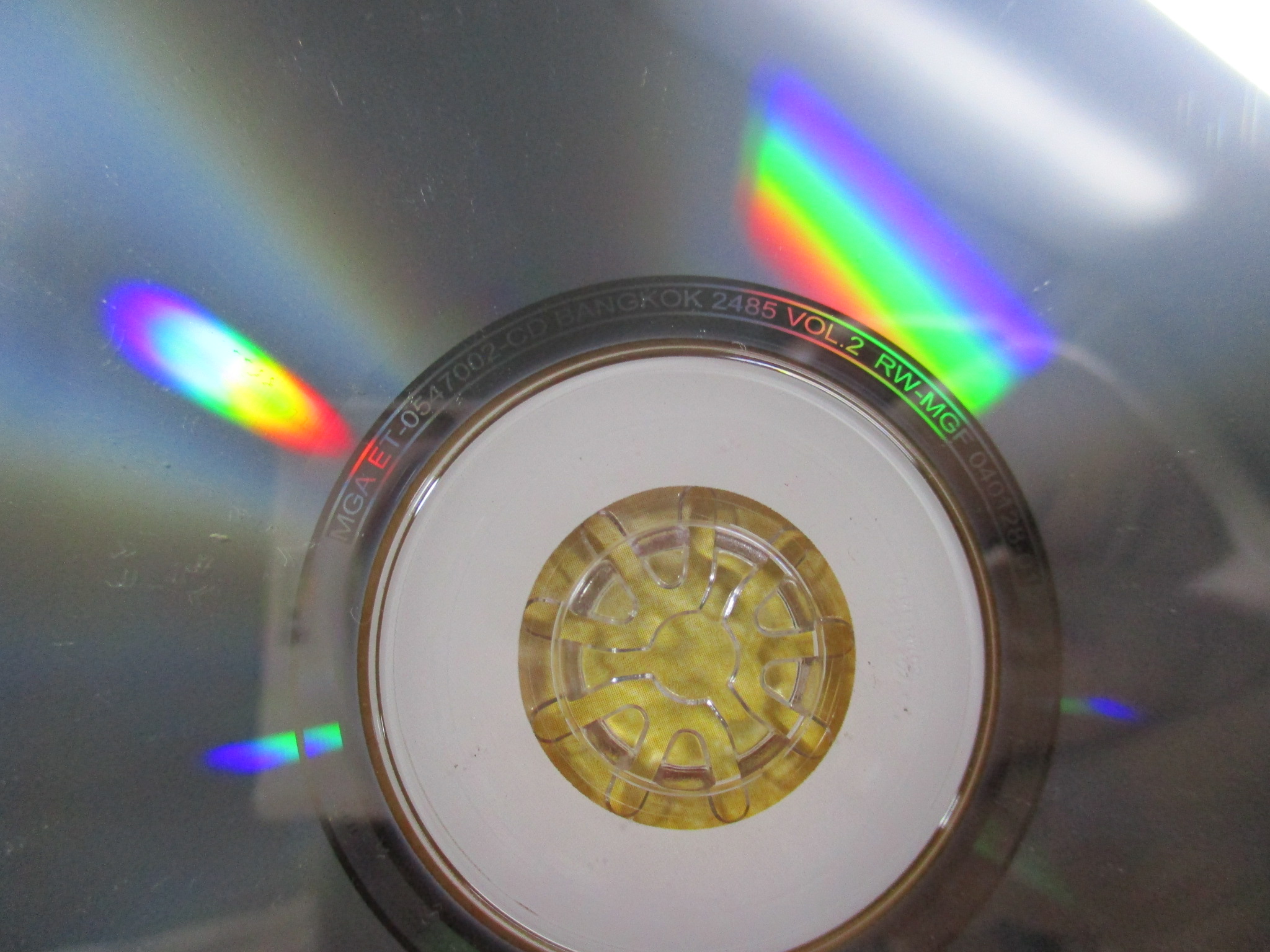 ซีดีเพลงไทยสากล รวมเพลงต้นฉบับโดยศิลปินแกรมมี่ บางกอก2485 ชุดที่2 /// ปกดี แผ่นมีรอยนิดเดียว