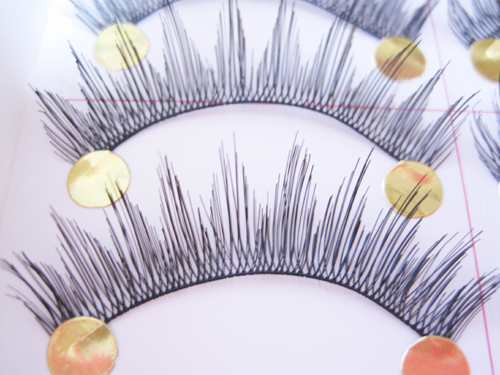 V-040 ขนตาปลอม (ราคาส่ง) ขั้นต่ำ 15 เเพ็ค คละเเบบได้