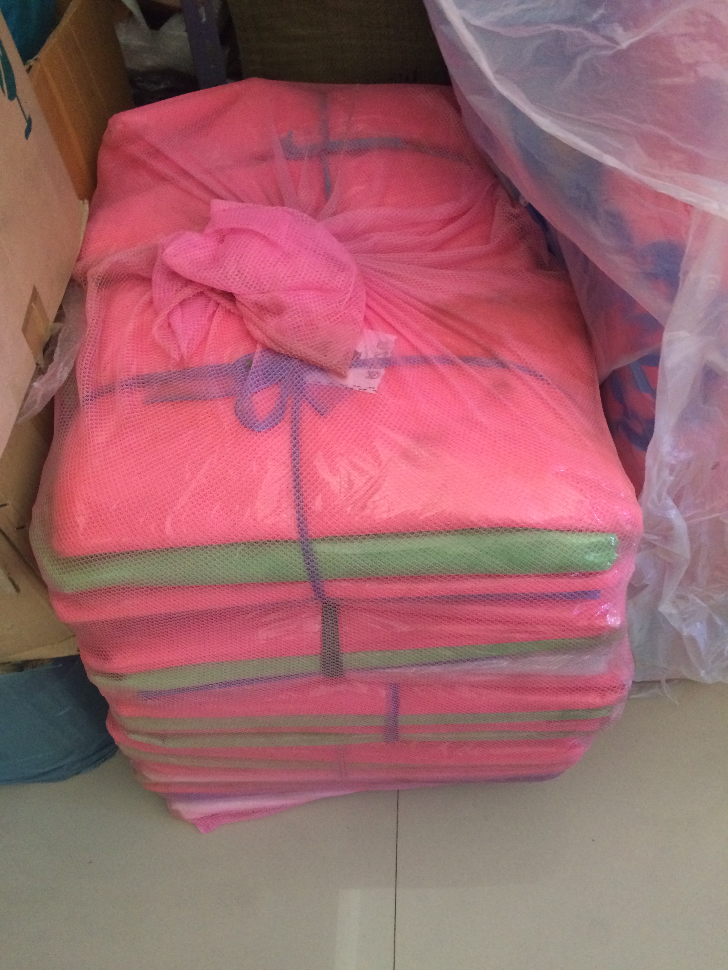 มุ้ง 4หู 9ฟุต หลังละ 110 บาท ส่ง 100 หลัง