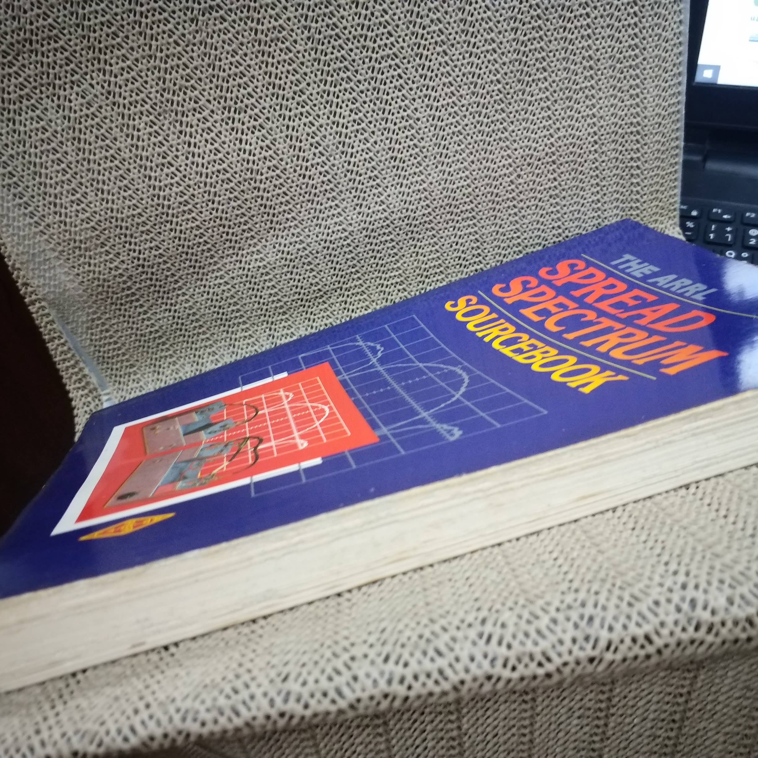 THE ARRL SPREAD SPECTRUM SOURCEBOOK / ** หน้า / พิมพ์2534 / ด้านในสะอาด ไม่มีรอยขีดเขียน /