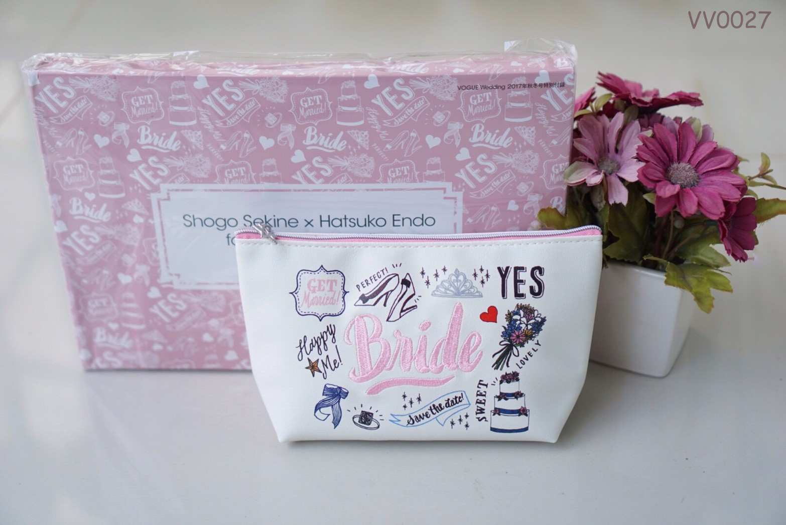 Shogo Sekine×Hatsuko Endo weddings for VOGUE Wedding (มีกล่อง) กระเป๋าเครื่องสำอาง หนัง PU