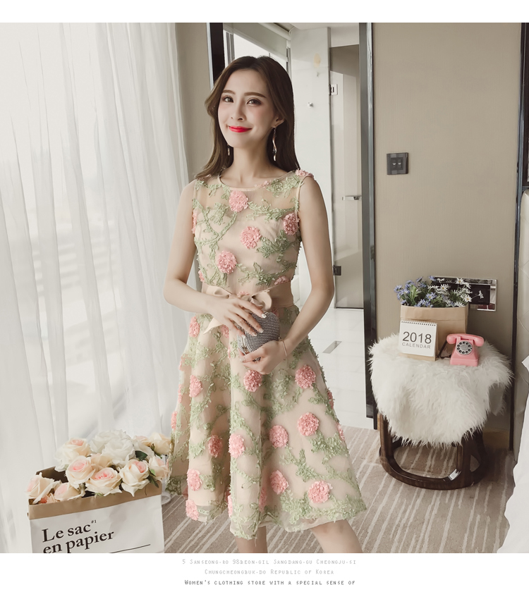 ***พร้อมส่ง*** เดรสผ้าไหมแก้ว organza ปักดอกเล็กๆๆสีชมพูโอรสและสีเขียว แขนกุด มีผ้าซาตินผูกเอวเป็นโบว์ให้เหมือนแบบ สวยมากๆๆค่ะ