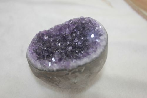 ก้อนผลึกอเมทริส (Amethyst)
