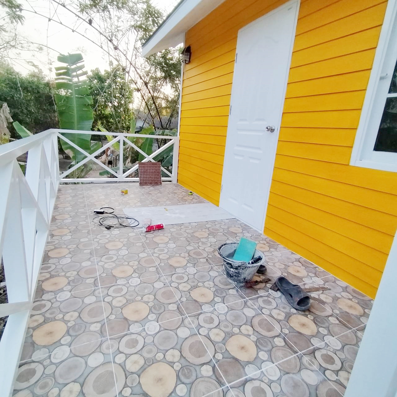 บ้านน็อคดาวน์เป็นโครงสร้างเหล็ก ขนาด 4*6 เมตร สูง 2.4 เมตร