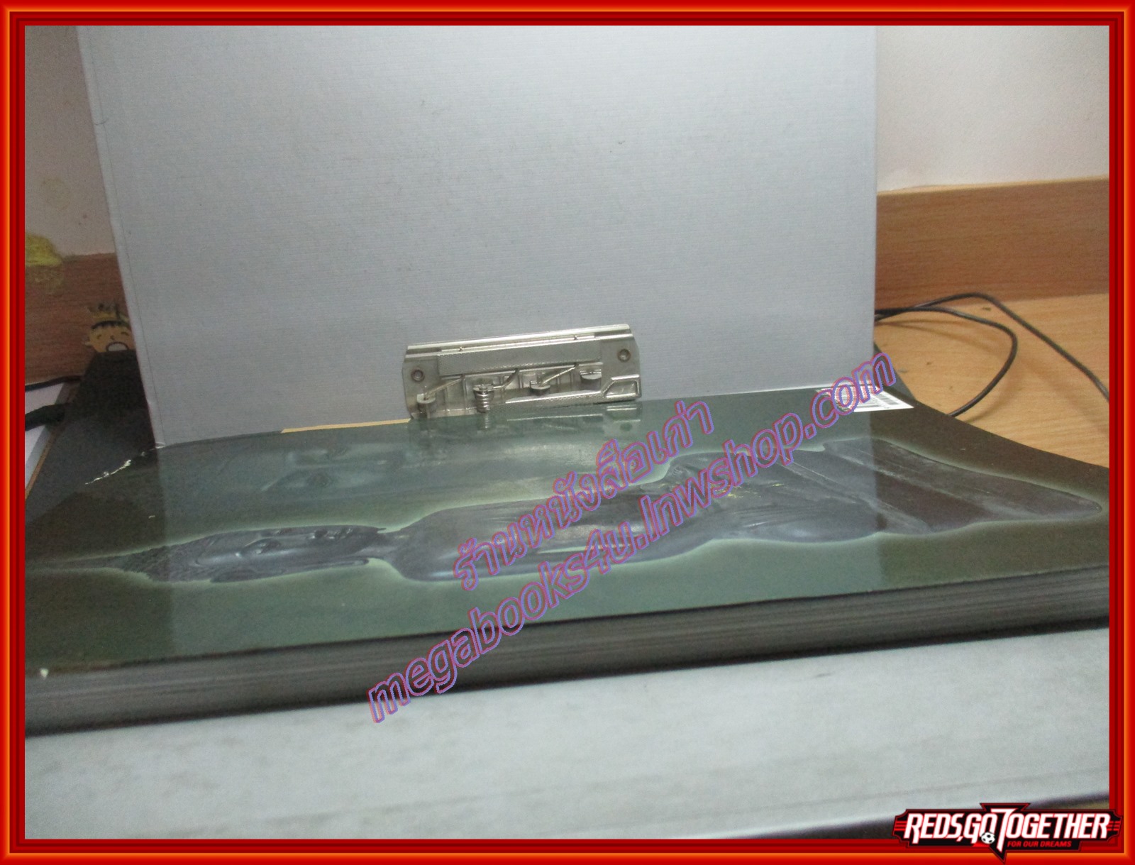 นิตยสารพระ SIAM AMULET เล่มที่39 ปีที่5 ปี2557 ปก พระผงวัดปากน้ำ รุ่น1 วัดปากน้ำ ภาษีเจริญ มีตำหนิ ซ่อมสันปกบางส่วน และ ด้านบนปกหลังแหว่งไปนิด