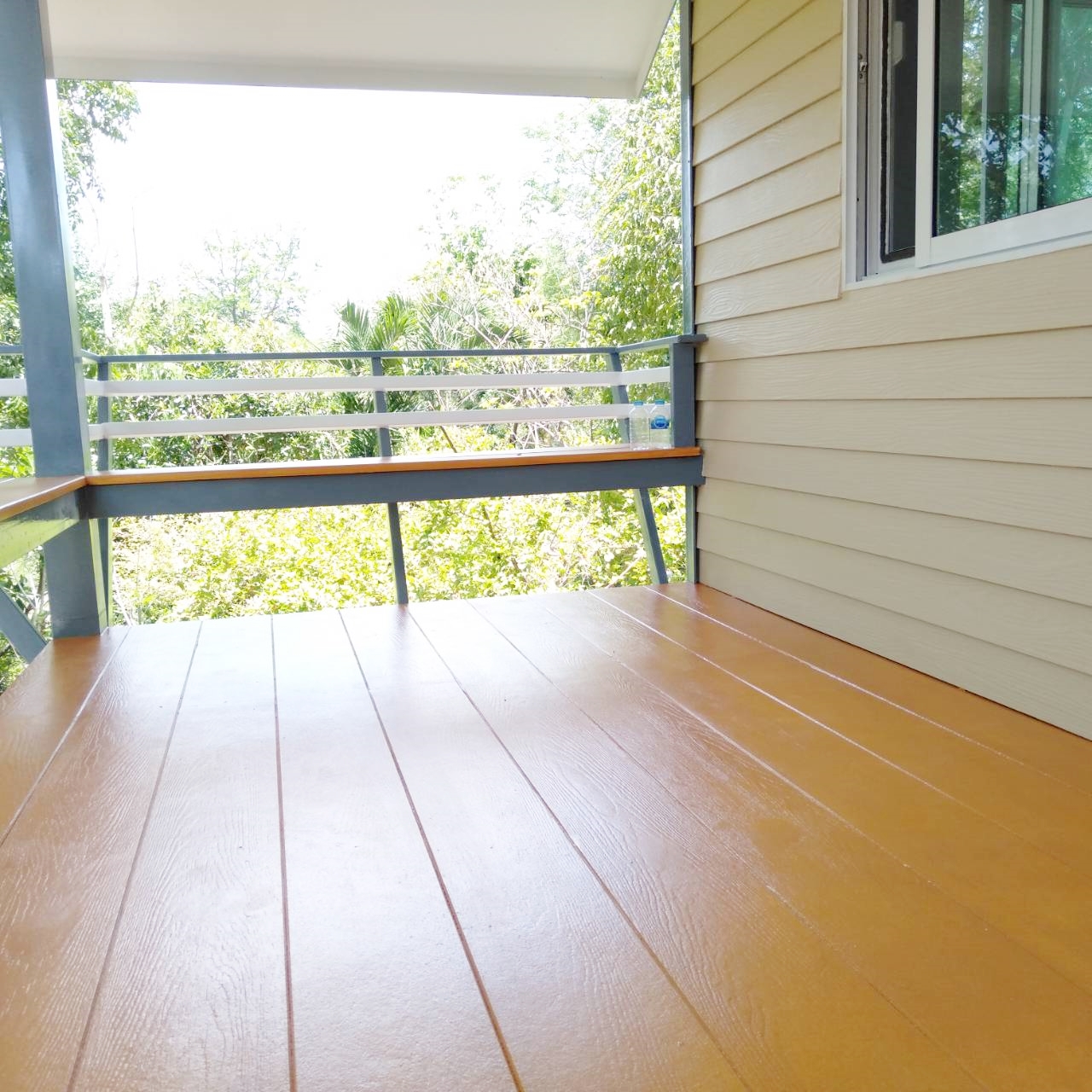 บ้านขนาด 4*7 เมตร ราคารวมเป็นเงินทั้งสิ้น 370,000 บาทพร้อมระเบียงขนาด 2*4 เมตร