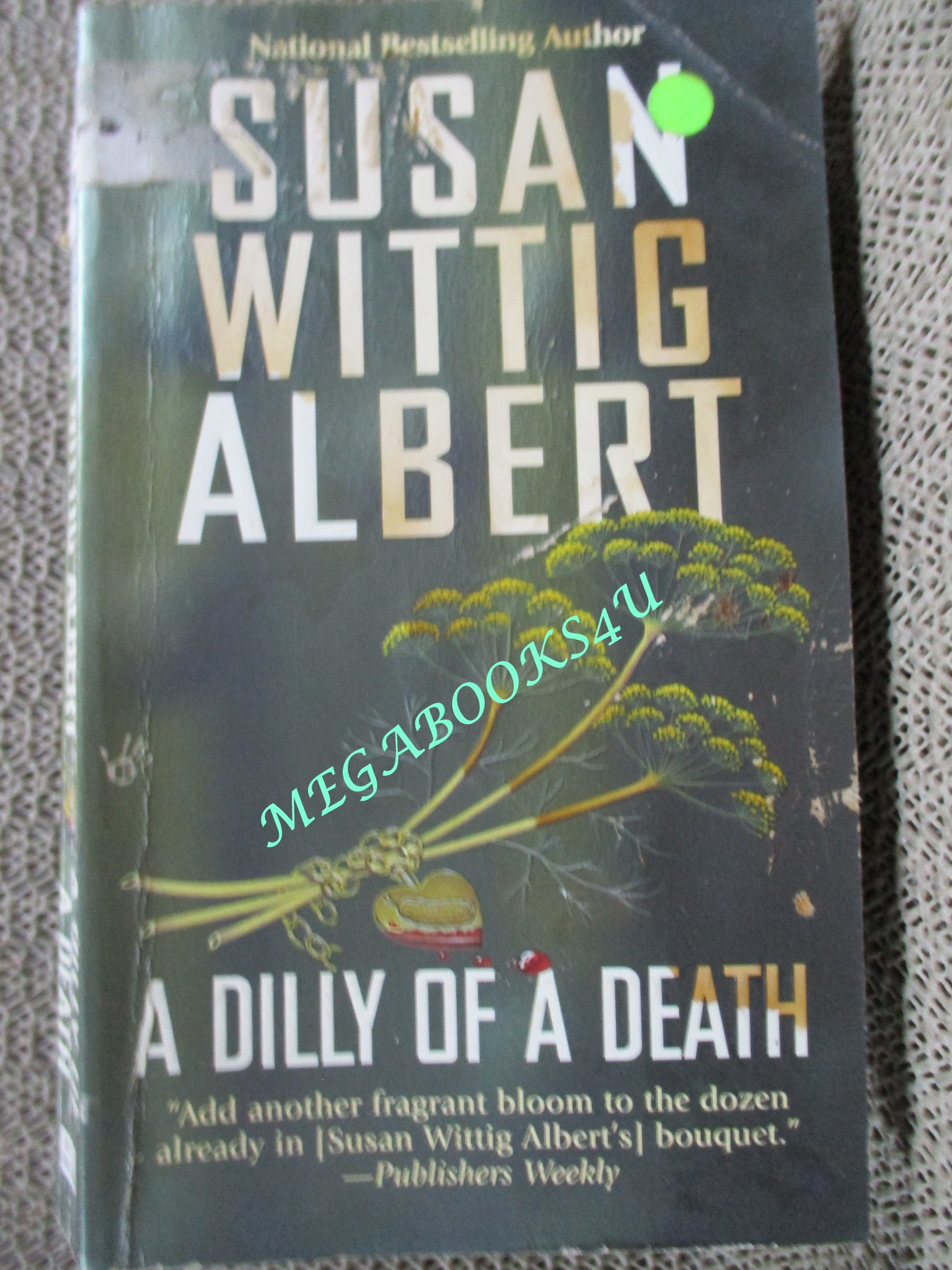 A Dilly of a Death by Susan Wittig Albert ตำหนิ ปกมีคราบน้ำ หนังสือเก่าหน่อย
