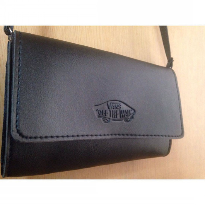 VANS OFF THE WALL x MINI กระเป๋าสะพายหนัง มีช่องใส่บัตร เงิน และโทรศัพท์ สายสะพายถอดได้