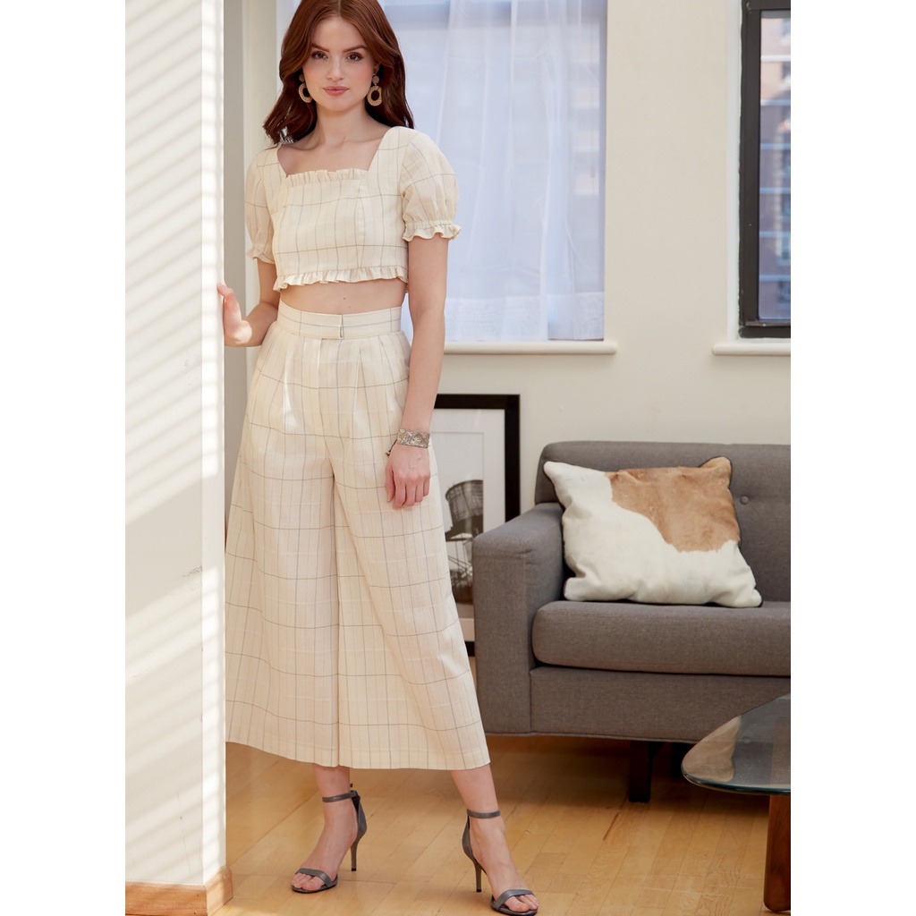 แพทเทิร์นเซต เสื้อครอป + กางเกงขาบาน 5 ส่วน ซื้อแยกหรือซื้อยกเซตได้ค่ะ