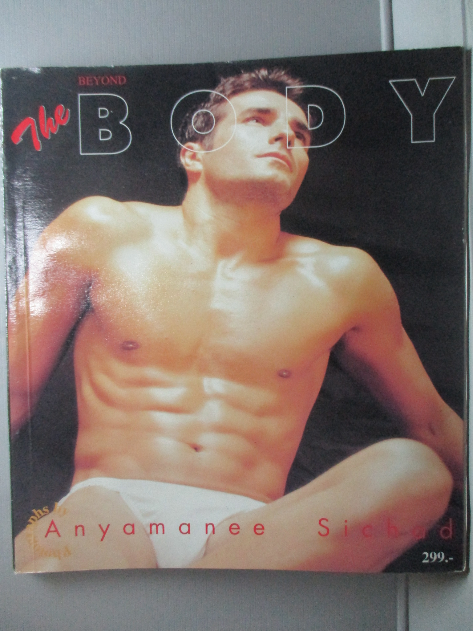 อัลบั้มภาพ BEYOND THE BODY, THE ART OF EROTIC PHOTOGRAPHS โดย อัญมณี สีชาด