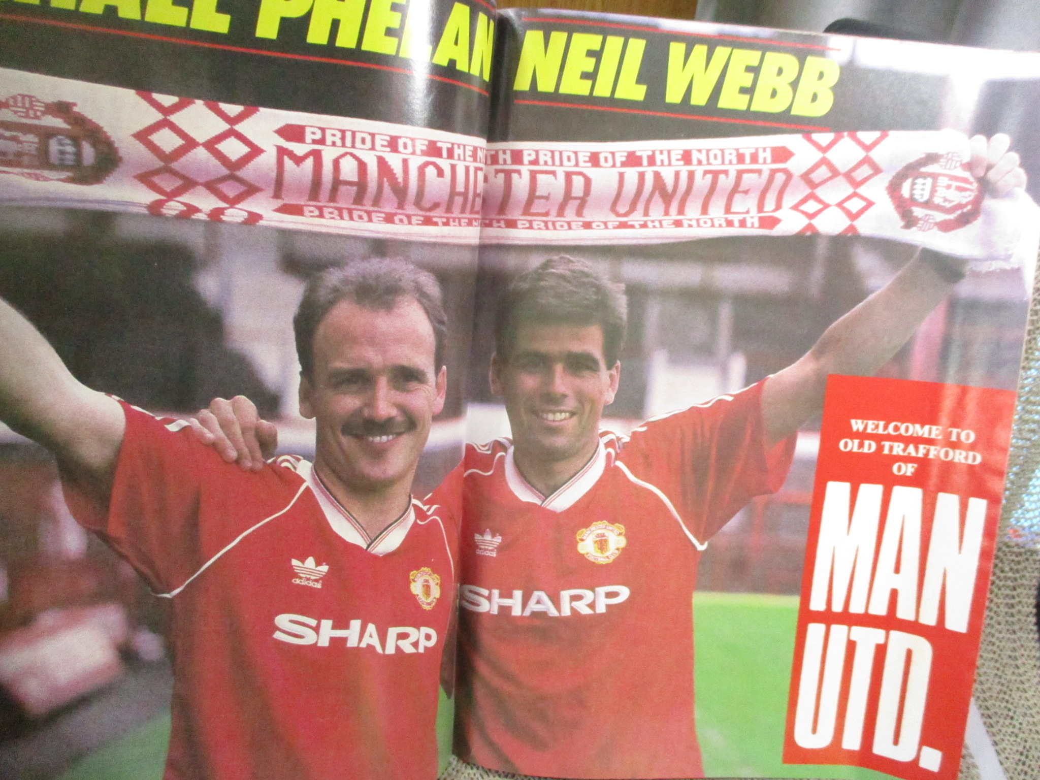 สตาร์ซอคเกอร์ ฉบับที่0610 ปี2532 ปก ดีน ซอนเดอส์ หน้ากลาง 2นักเตะแมนยู ภาพสี โทมัส อัลลอฟส์