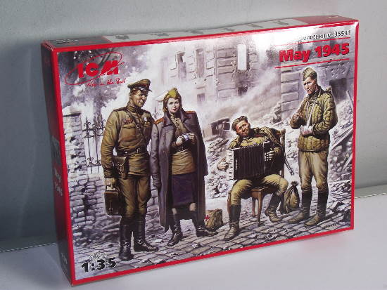 1/35 May 1945 Soviet Military Men At Rest