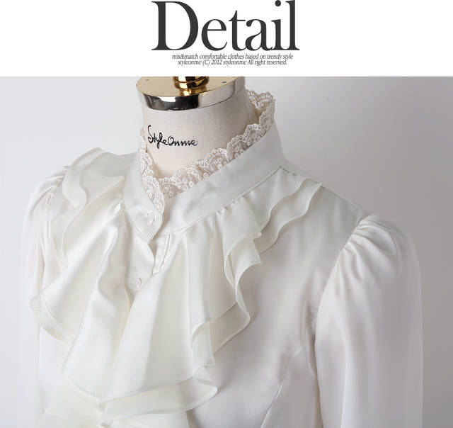 ***หมดค่ะ***เสื้อผ้าซาตินเนื้อมันสีขาว แต่งระบายด้านหน้าแขนยาว สวยเหมือนแบบค่ะ