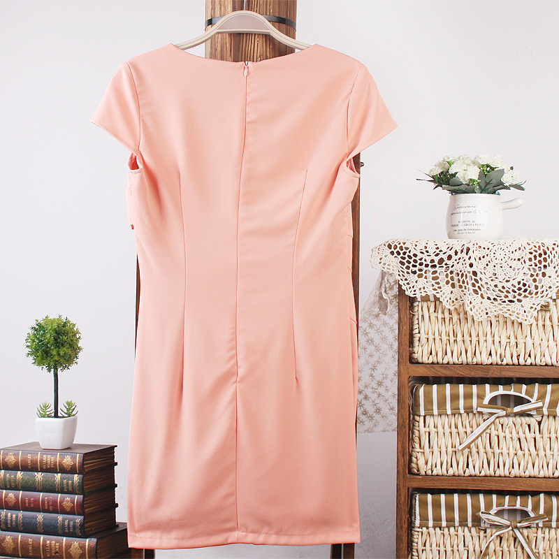 **พร้อมส่ง**เดรสผ้าซีฟองสีชมพูคอแหลมตัดป้ายจับจีบด้านหน้า แขนสั้นกระโปรงทรงเอ สวยเหมือนแบบค่ะ