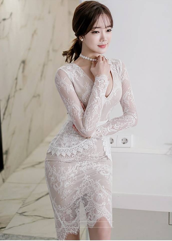 **สินค้าหมดค่ะ**เดรสผ้าลูกไม้สีขาว เนื้อนิ่ม ยืดหยุ่นได้ดีสีขาว แขนยาว ทรงสอบ เอวคาดด้วยผ้าคอตตอนผสม spandex ยืดได้ สวยมากค่ะ