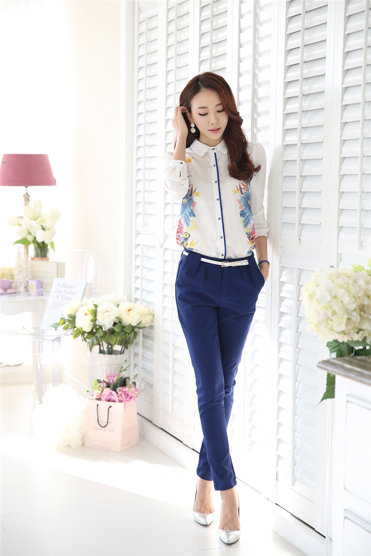 **หมดค่ะ**เสื้อชีฟองแขนยาวสีขาวใส่ทำงาน ดีเทลช่วงตัวผ้าตัดต่อผ้าลายกราฟฟิครูปดอกไม้ ตกแต่งแนวกระดุมและช่วงหลังด้วยผ้าแถบสีน้ำเงิน สวยคุณภาพดีเหมือนแบบค่ะ