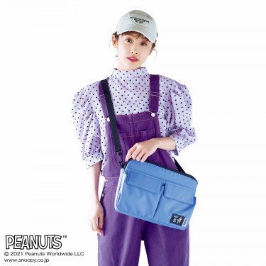กระเป๋าสะพาย Snoopy & Charlie Brown เนื้อผ้าสัมผัสนุ่ม ใส่แท็บเล็ตได้