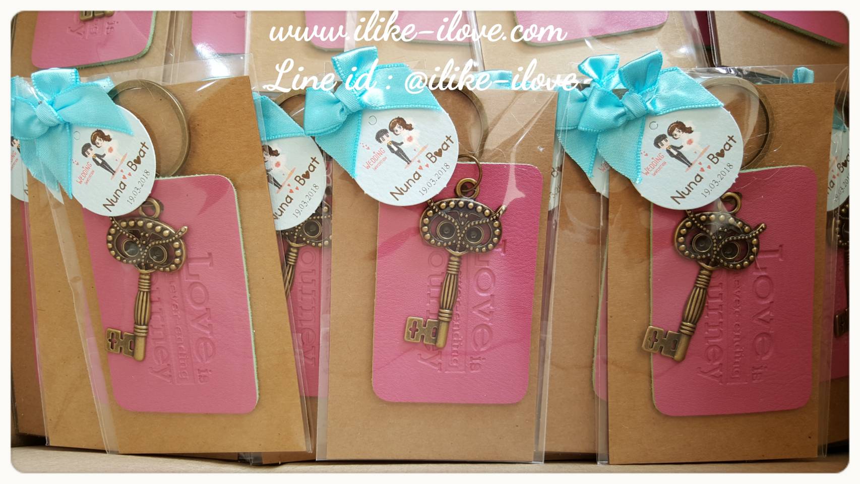 พวงกุญแจห้อยป้ายหนัง Love is journey