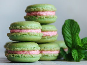 สูตรและวิธีทำมาการองไส้สตรอเบอรี่มิ้นท์ (Strawberry Mint)