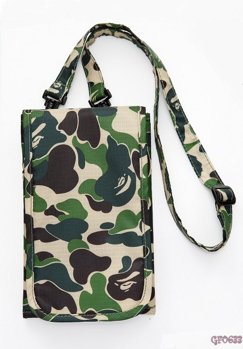 A BATHING APE® 2014 AUTUMN & WINTER COLLECTION กระเป๋าใส่โทรศัพท์ และ Passport มีสายถอดได้