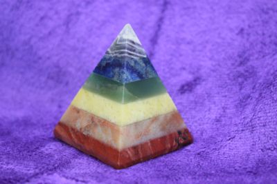 ปิรามิดหินสี 7 จักระ ( Cakra Pyramis )