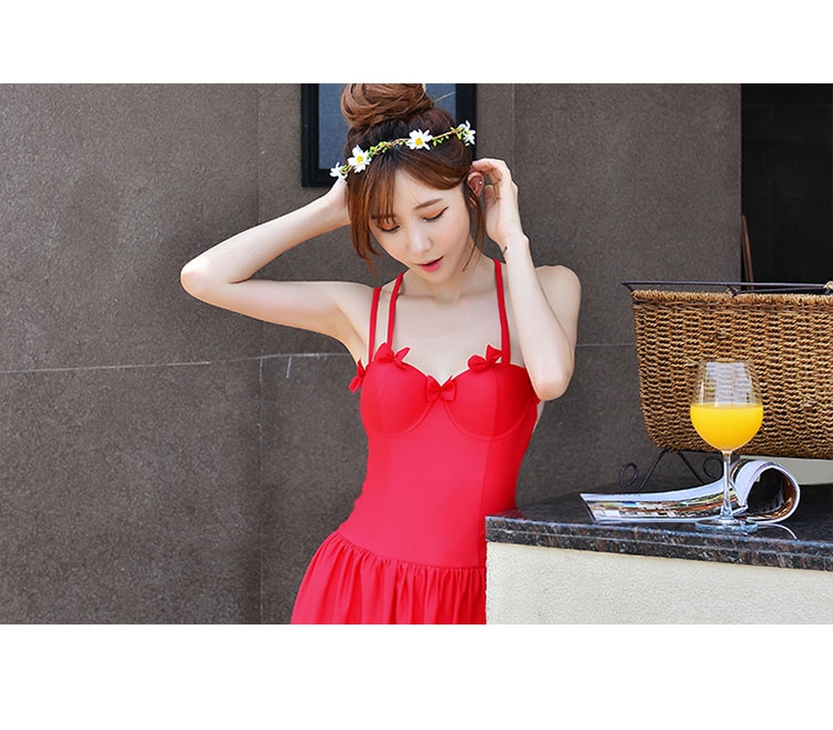 ***พรีออเดอร์***บิกินี่ชุดว่ายน้ำวันพีซ one-piece สีดำ แต่งช่วงอกด้วยโบว์เล็กๆ น่ารัก เล่นดีเทล sexy เล็กๆ โชว์แผ่นหลัง ด้วยสายบราคู่สลับไขว้กัน ช่วงกระโปรงแต่งระบาย สดใสน่ารักรับลมทะเล สวยเหมือนแบบค่ะ