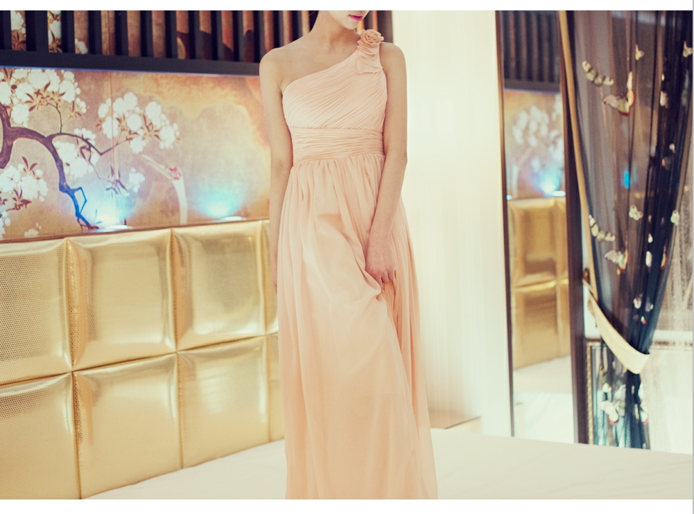 ***หมดค่ะ***เดรสยาวผ้าชีฟองสีส้มอมชมพู ไหล่เฉียง มีซับในสวยเหมือนแบบ100%ค่ะ