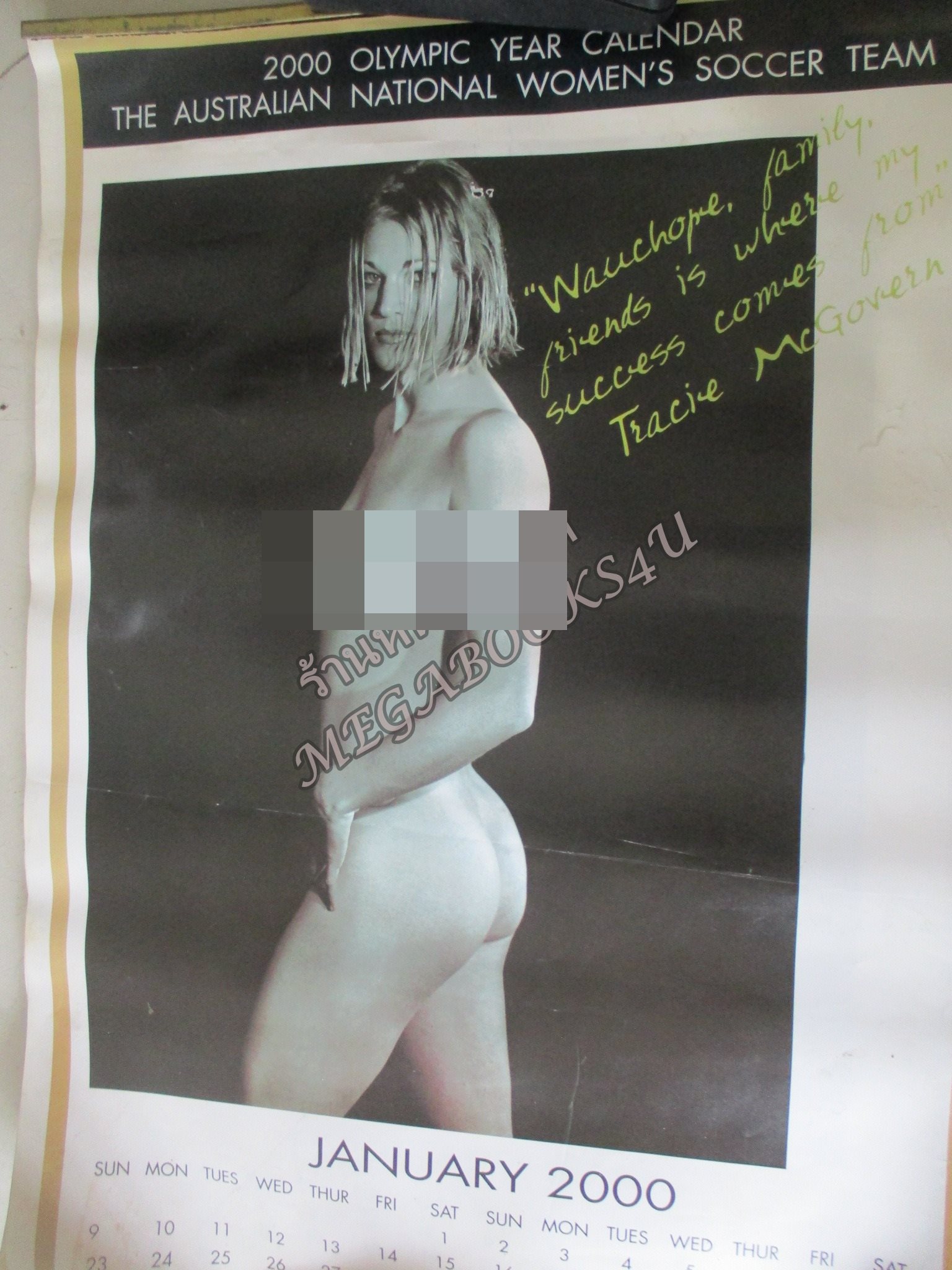 ปฏิทินแขวน ทีมนักฟุตบอลหญิงทีมออส.. ปี2000 ไม่ผ่านการใช้งาน ไม่มีหน้าปก มียับและขาดริมๆ เล็กๆ